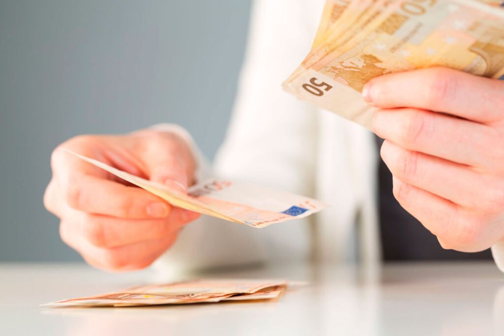 Abogados para descuelgue salarial en Granada​