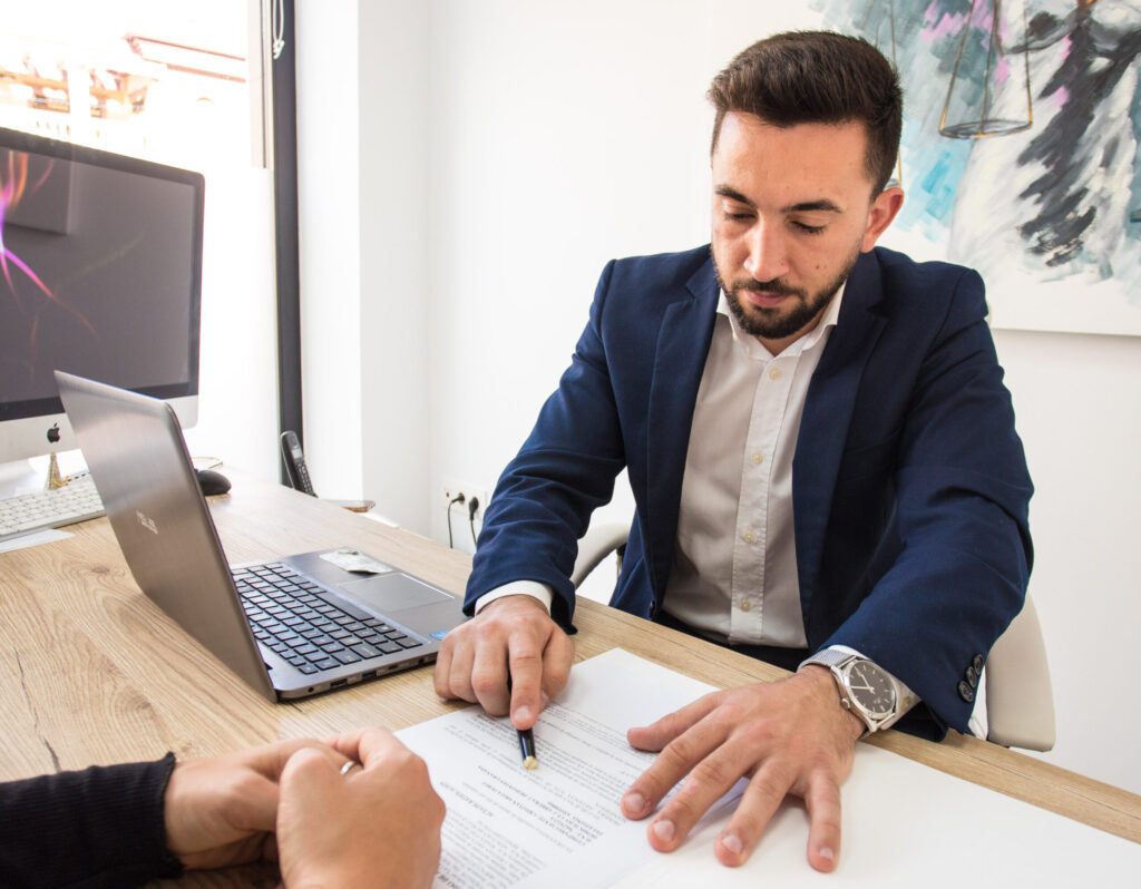 Abogados ayuda emancipación de menores en Granada